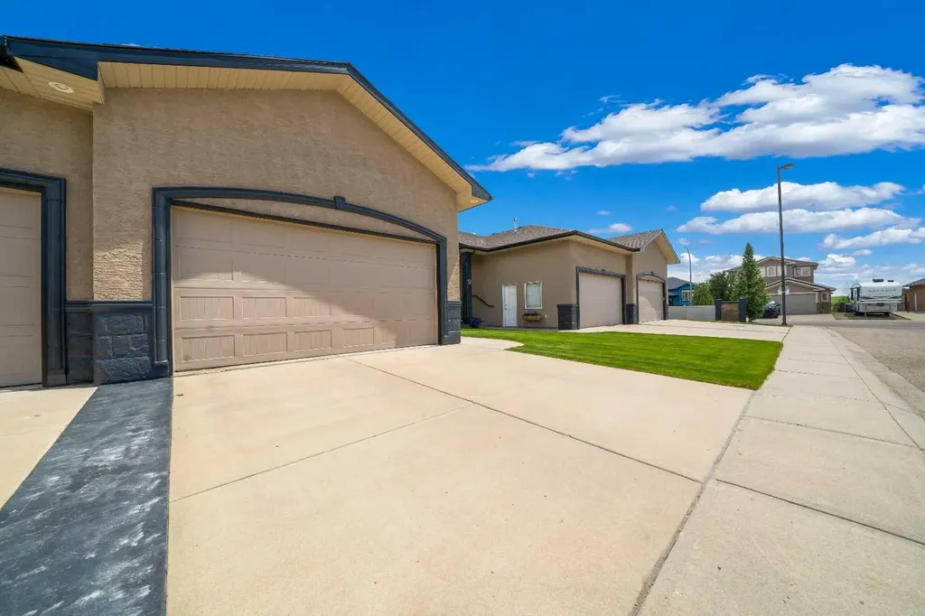 47 Sierra Lane SW Medicine Hat AB T1B 0A7