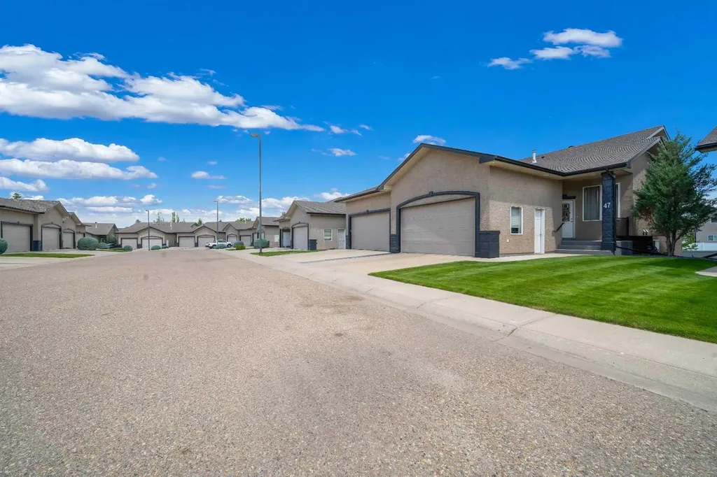 47 Sierra Lane SW Medicine Hat AB T1B 0A7