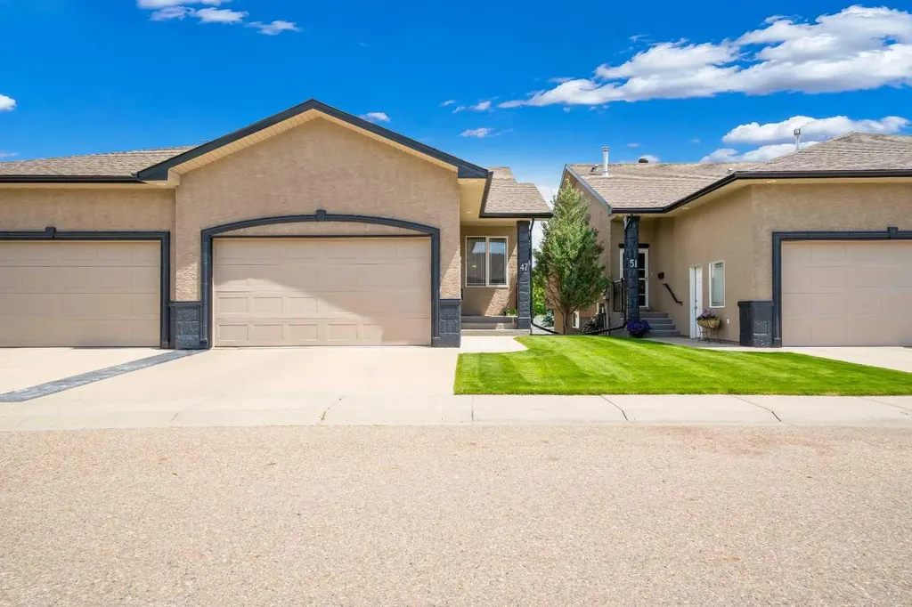 47 Sierra Lane SW Medicine Hat AB T1B 0A7