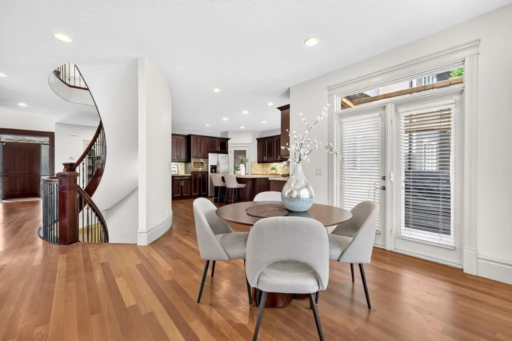 30 Aspen Meadows Park SW Calgary AB T3H 5Z7