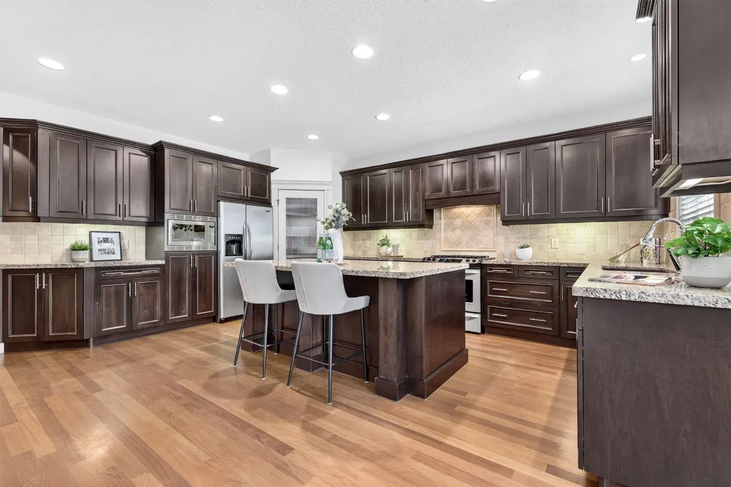 30 Aspen Meadows Park SW Calgary AB T3H 5Z7