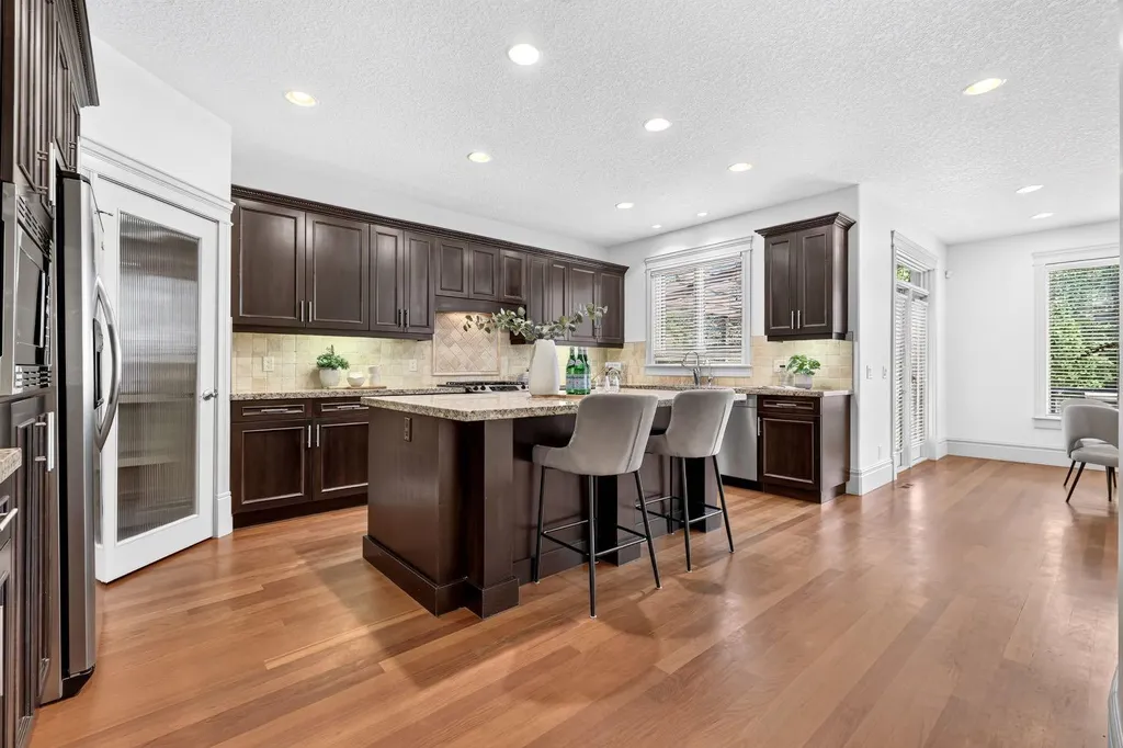 30 Aspen Meadows Park SW Calgary AB T3H 5Z7