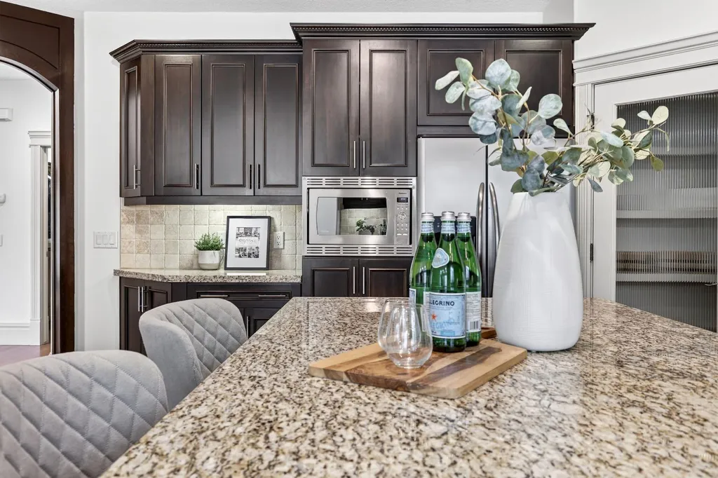 30 Aspen Meadows Park SW Calgary AB T3H 5Z7
