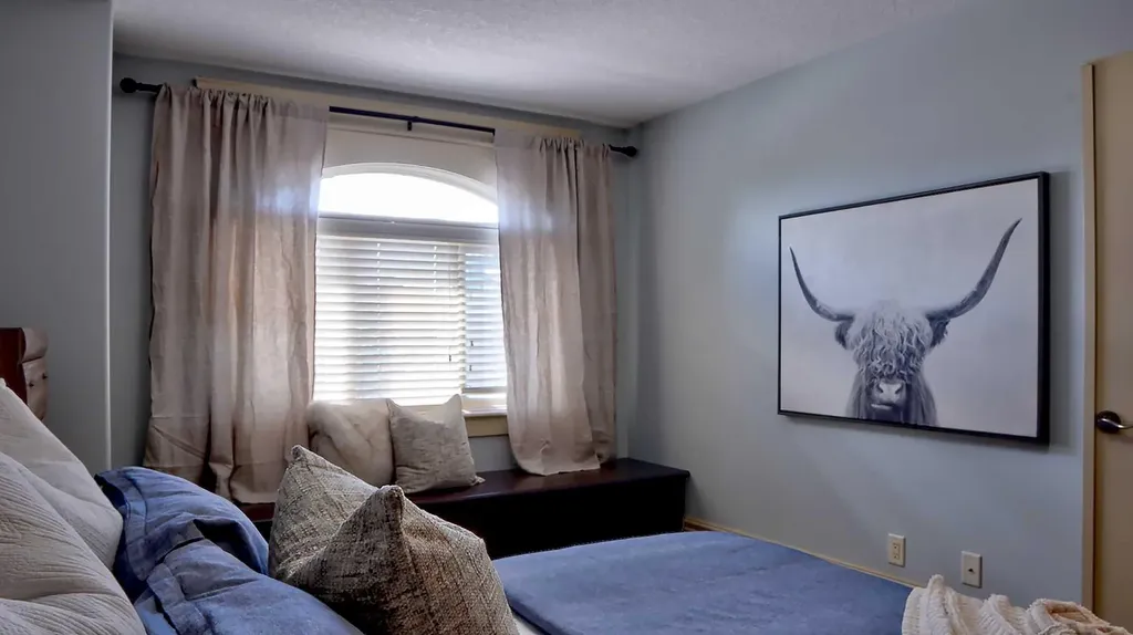 30 Aspen Meadows Park SW Calgary AB T3H 5Z7