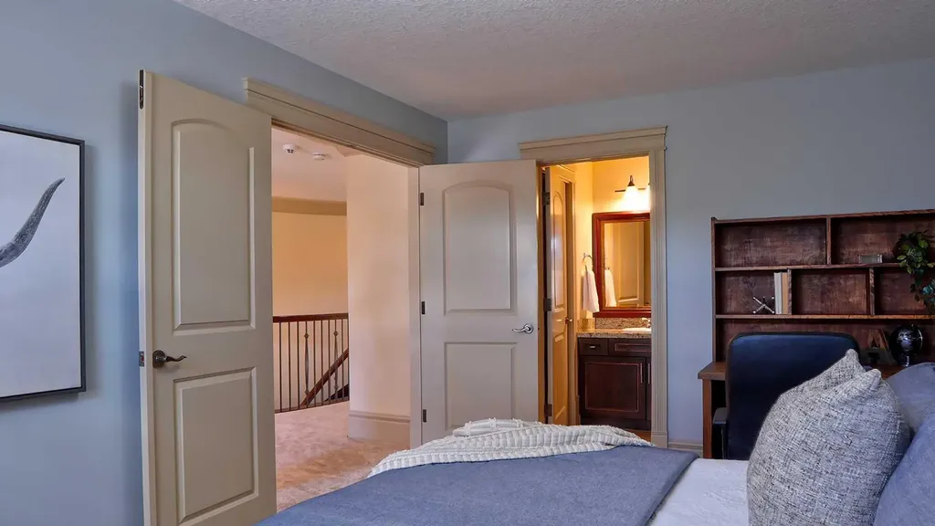 30 Aspen Meadows Park SW Calgary AB T3H 5Z7