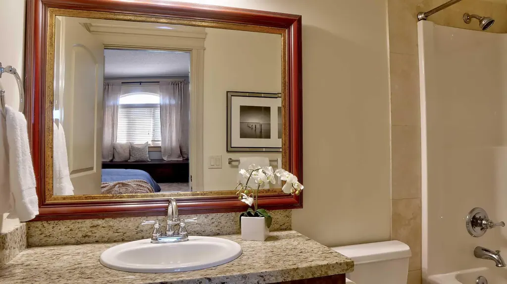 30 Aspen Meadows Park SW Calgary AB T3H 5Z7