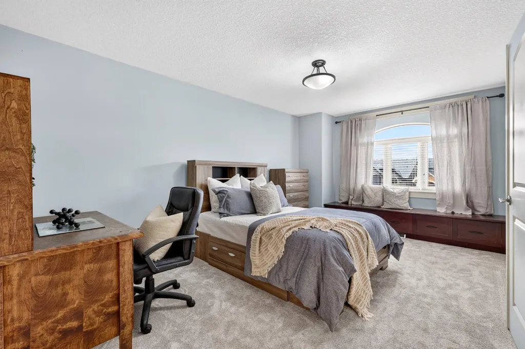 30 Aspen Meadows Park SW Calgary AB T3H 5Z7