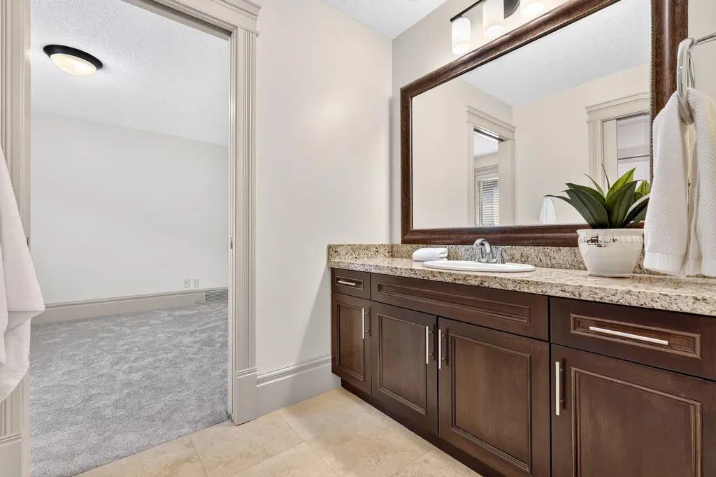 30 Aspen Meadows Park SW Calgary AB T3H 5Z7
