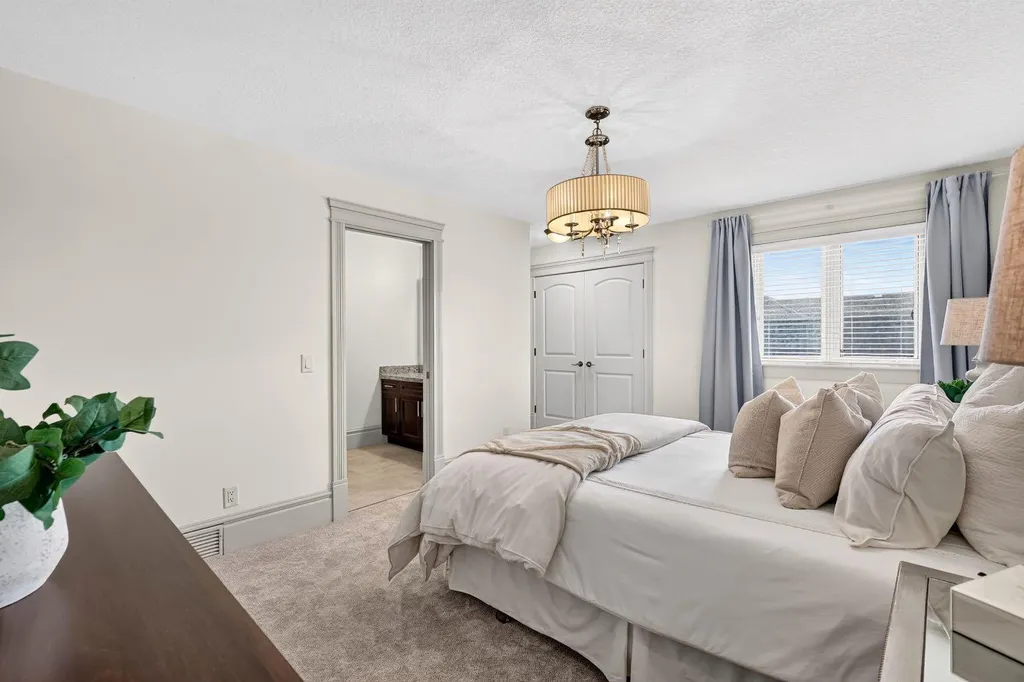 30 Aspen Meadows Park SW Calgary AB T3H 5Z7