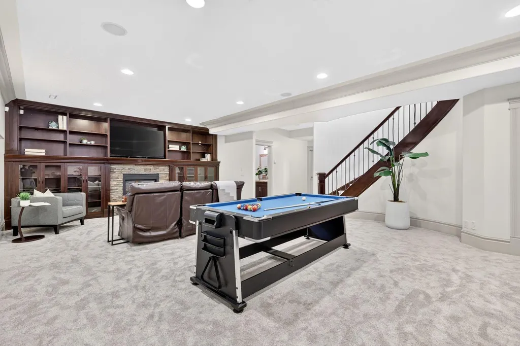 30 Aspen Meadows Park SW Calgary AB T3H 5Z7