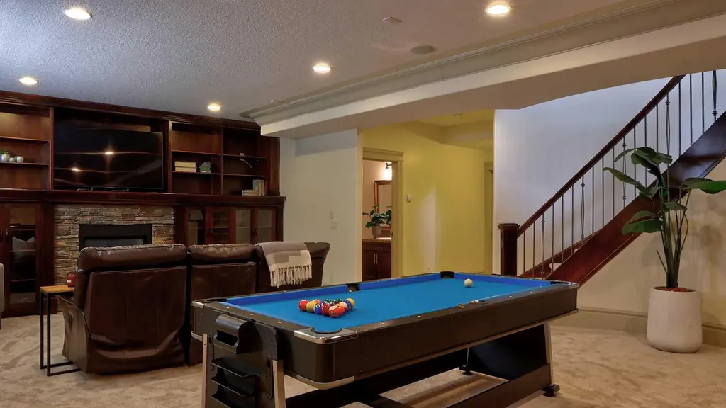 30 Aspen Meadows Park SW Calgary AB T3H 5Z7