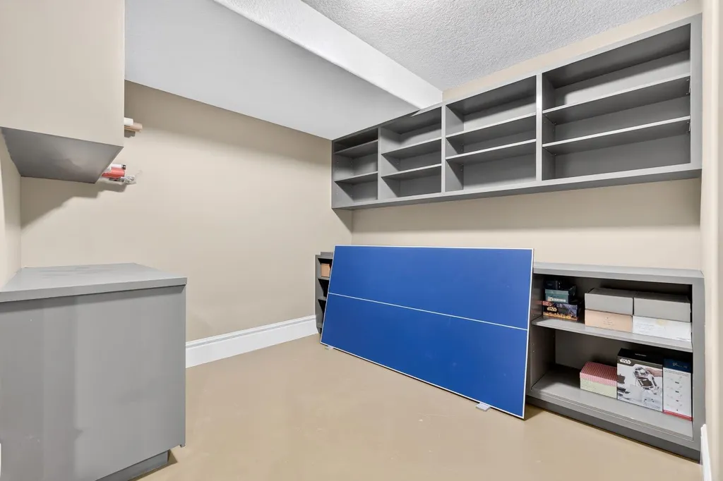 30 Aspen Meadows Park SW Calgary AB T3H 5Z7