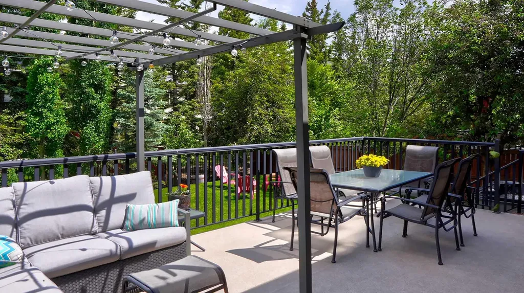 30 Aspen Meadows Park SW Calgary AB T3H 5Z7