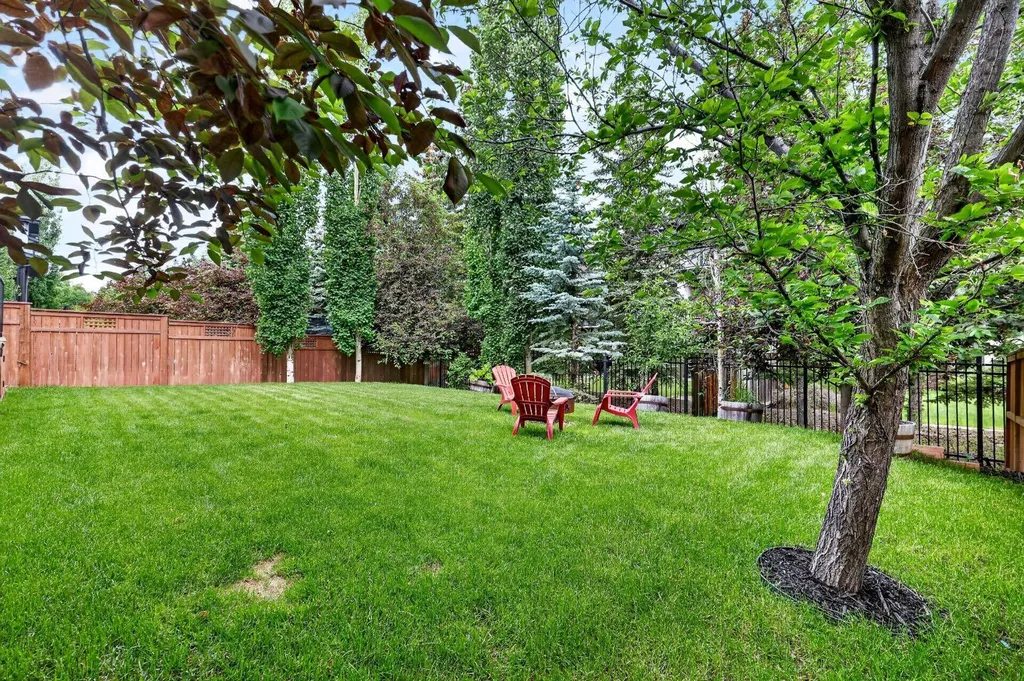 30 Aspen Meadows Park SW Calgary AB T3H 5Z7