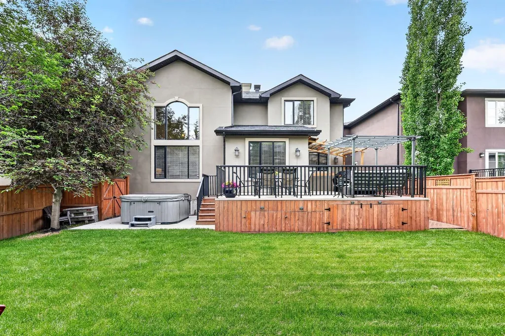 30 Aspen Meadows Park SW Calgary AB T3H 5Z7