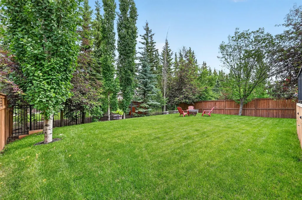 30 Aspen Meadows Park SW Calgary AB T3H 5Z7