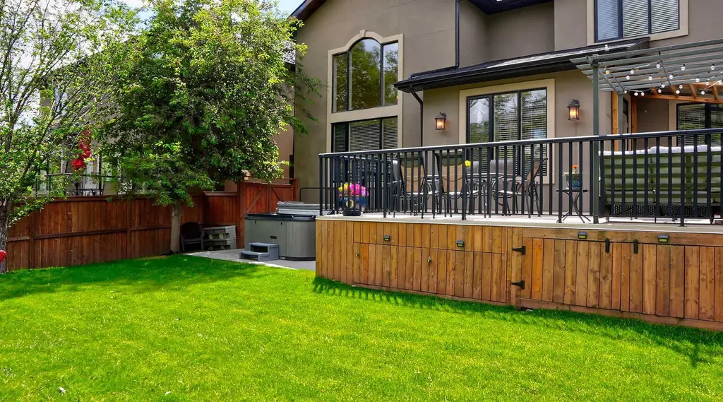 30 Aspen Meadows Park SW Calgary AB T3H 5Z7