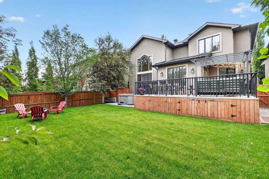 30 Aspen Meadows Park SW Calgary AB T3H 5Z7