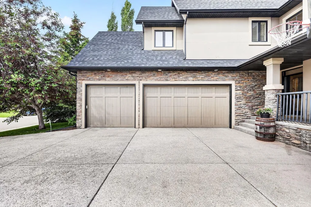 30 Aspen Meadows Park SW Calgary AB T3H 5Z7