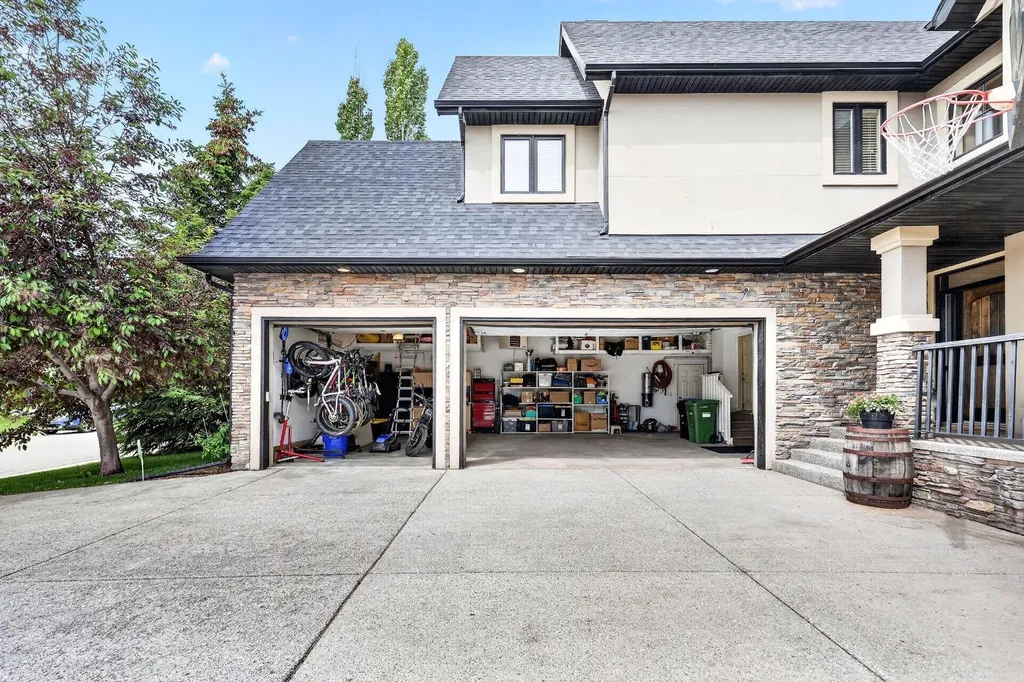 30 Aspen Meadows Park SW Calgary AB T3H 5Z7