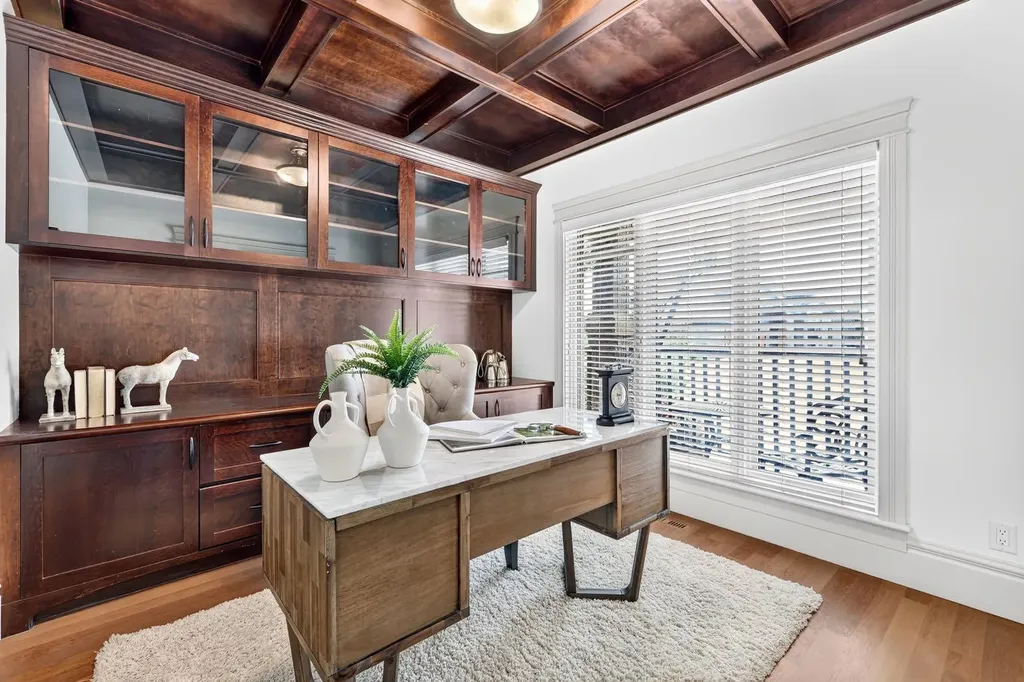 30 Aspen Meadows Park SW Calgary AB T3H 5Z7