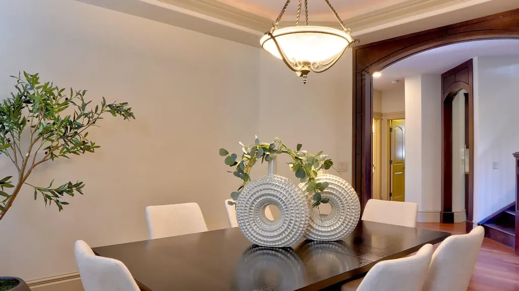 30 Aspen Meadows Park SW Calgary AB T3H 5Z7