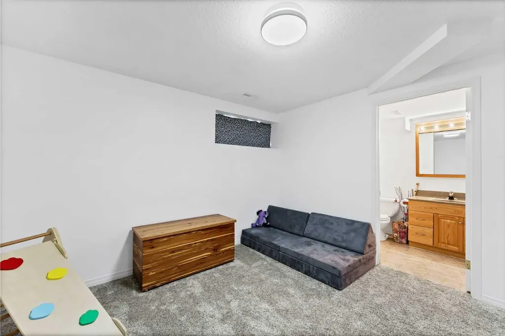 70 Sunrise Street SW Medicine Hat AB T1B 4N9