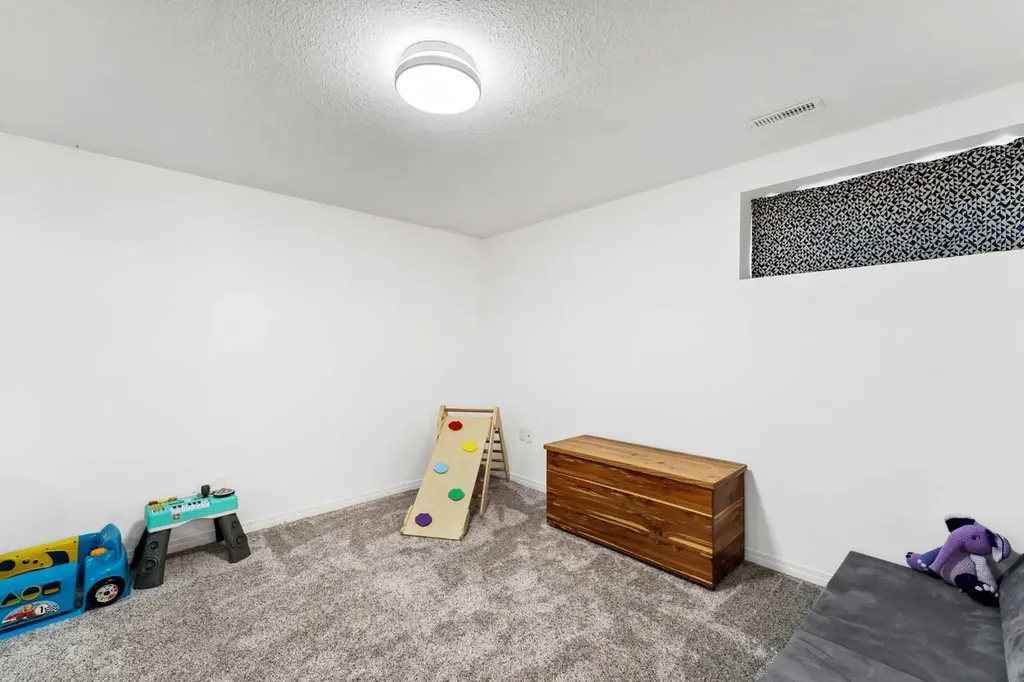 70 Sunrise Street SW Medicine Hat AB T1B 4N9