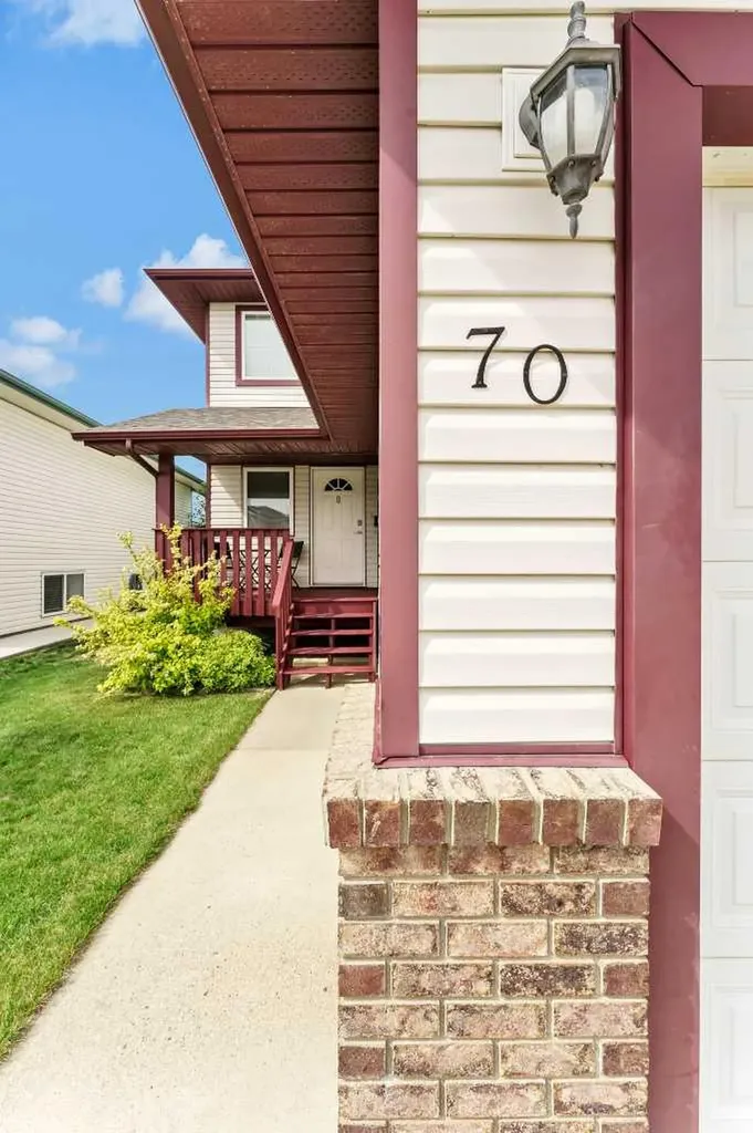 70 Sunrise Street SW Medicine Hat AB T1B 4N9