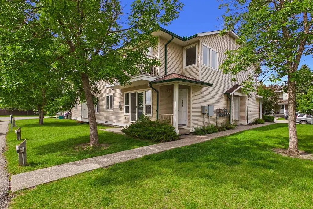 616 19 Street SE High River AB T1V 1T1