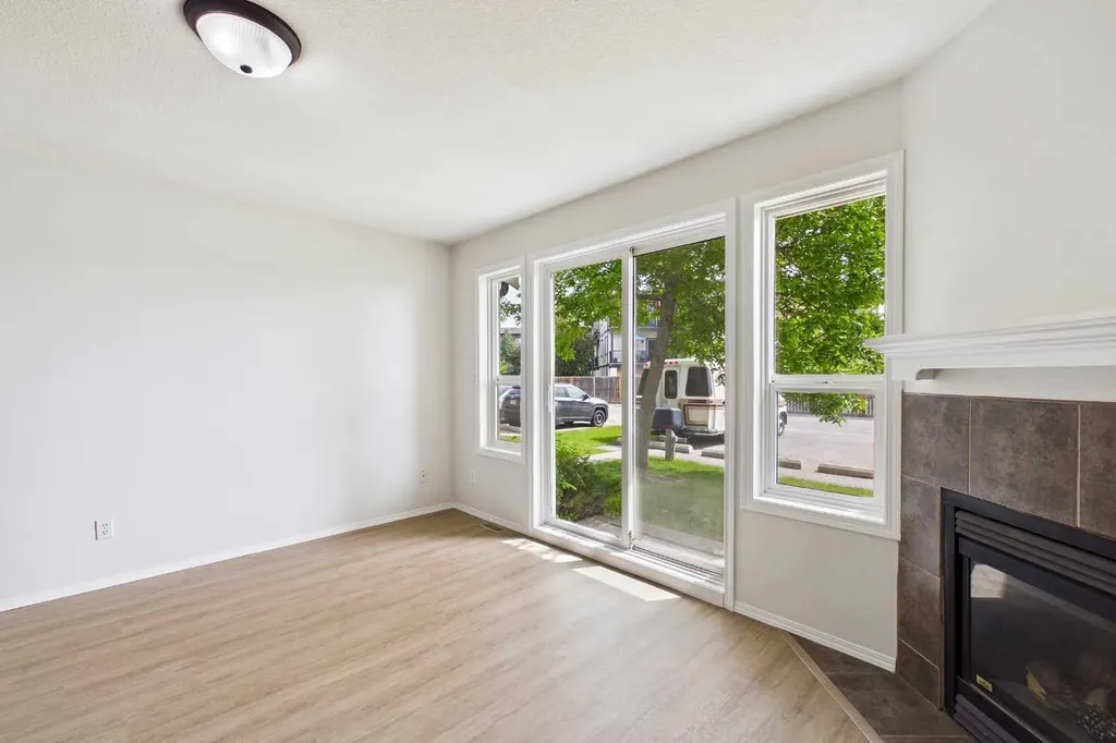 616 19 Street SE High River AB T1V 1T1