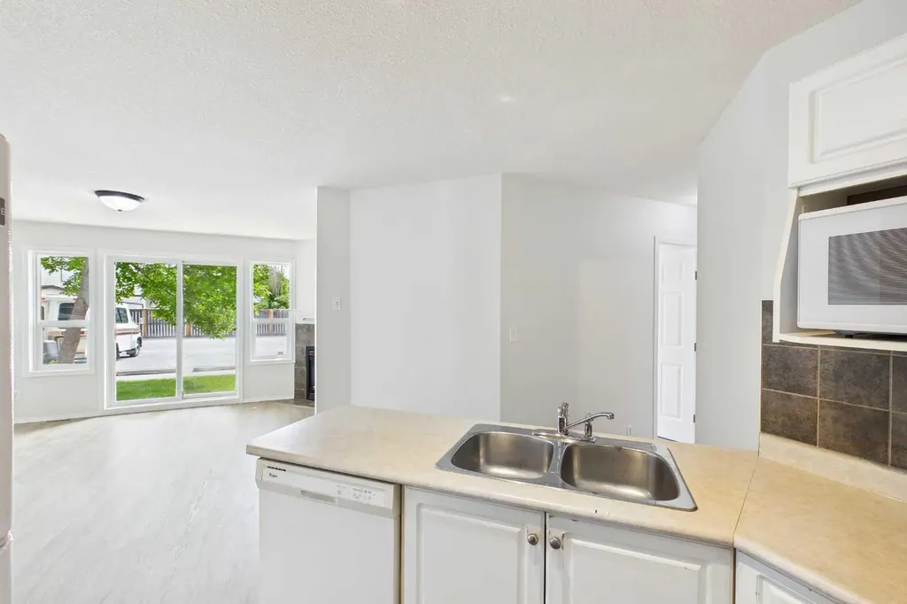 616 19 Street SE High River AB T1V 1T1