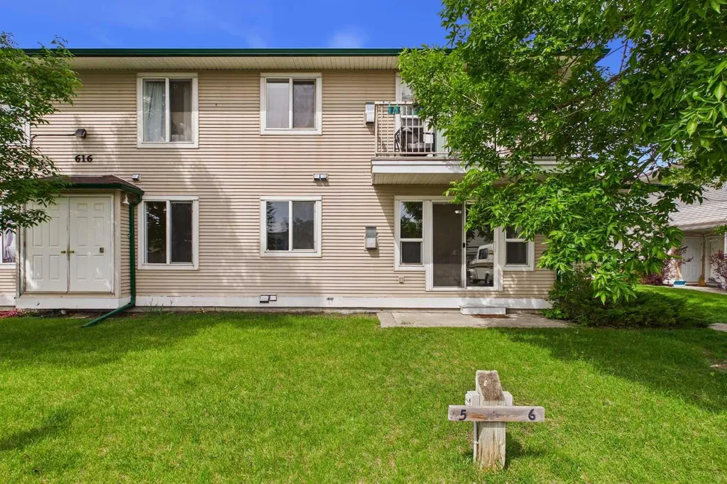 616 19 Street SE High River AB T1V 1T1