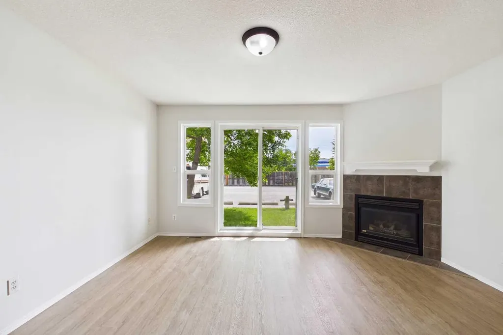 616 19 Street SE High River AB T1V 1T1