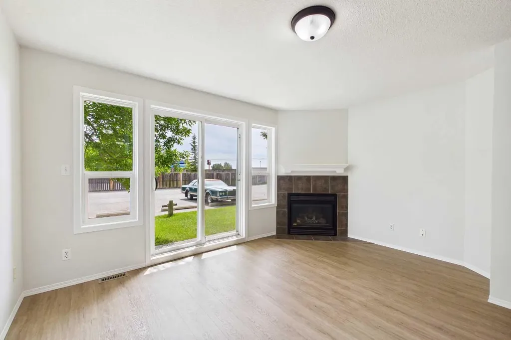 616 19 Street SE High River AB T1V 1T1