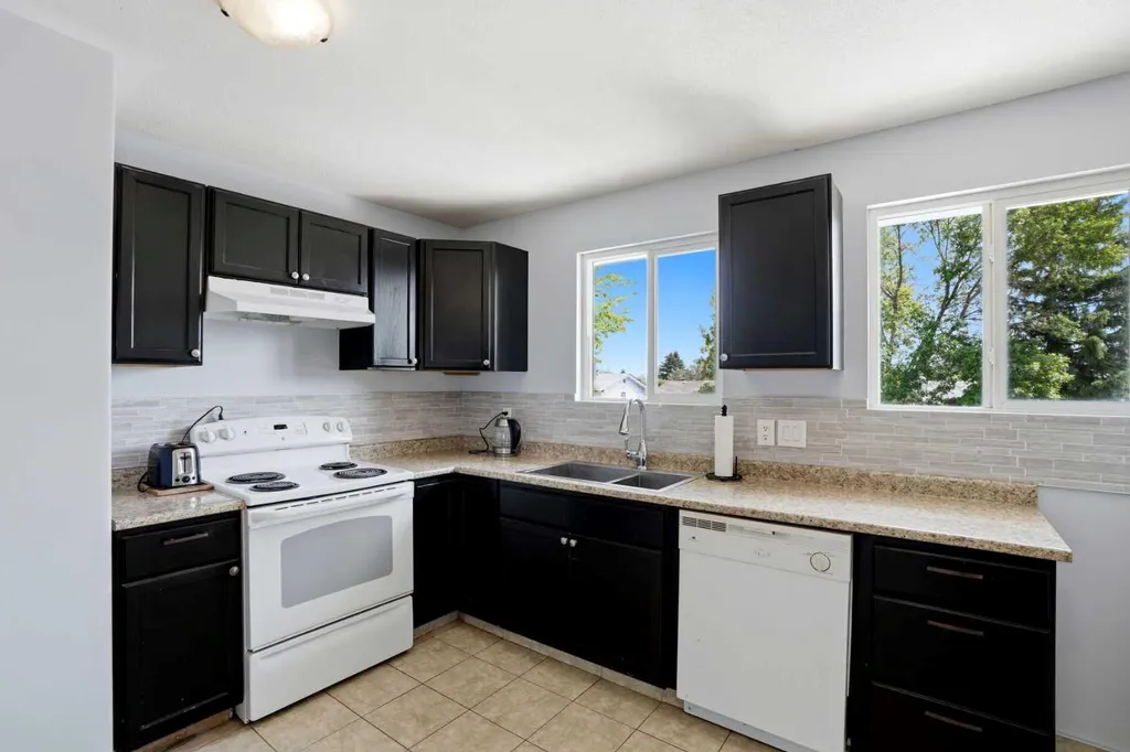 5048 Whitestone Way NE Calgary AB T1Y 1T1