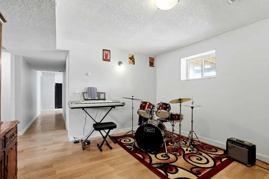 5048 Whitestone Way NE Calgary AB T1Y 1T1