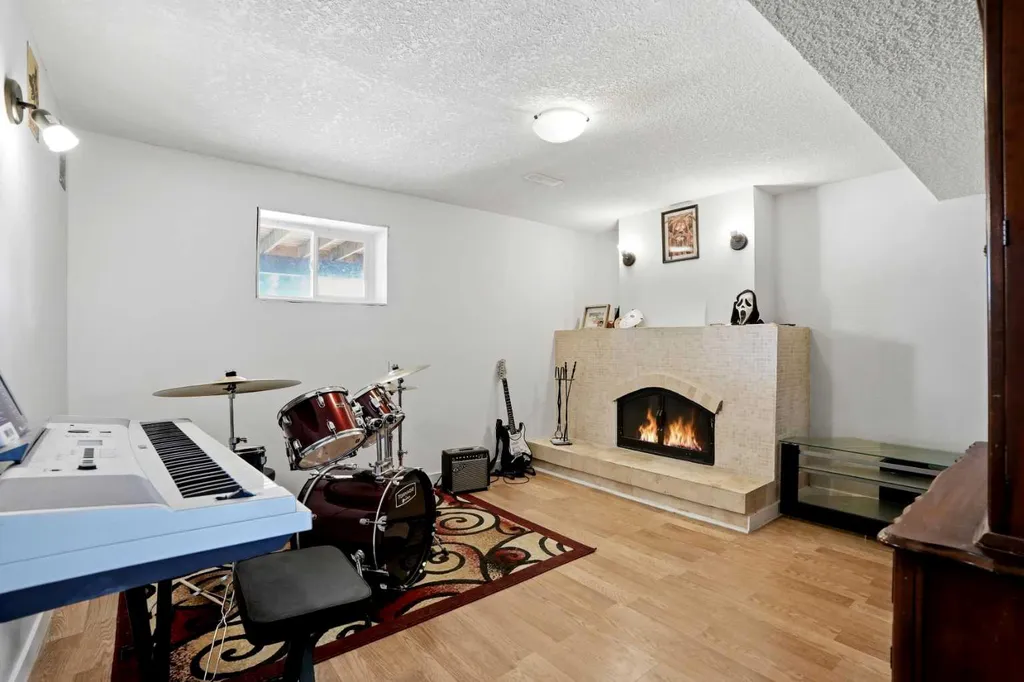 5048 Whitestone Way NE Calgary AB T1Y 1T1