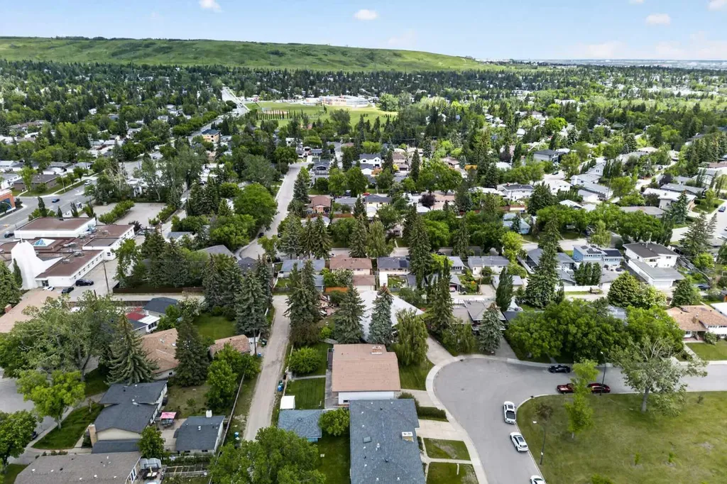 3340 Morley Crescent NW Calgary AB T2M 4K9