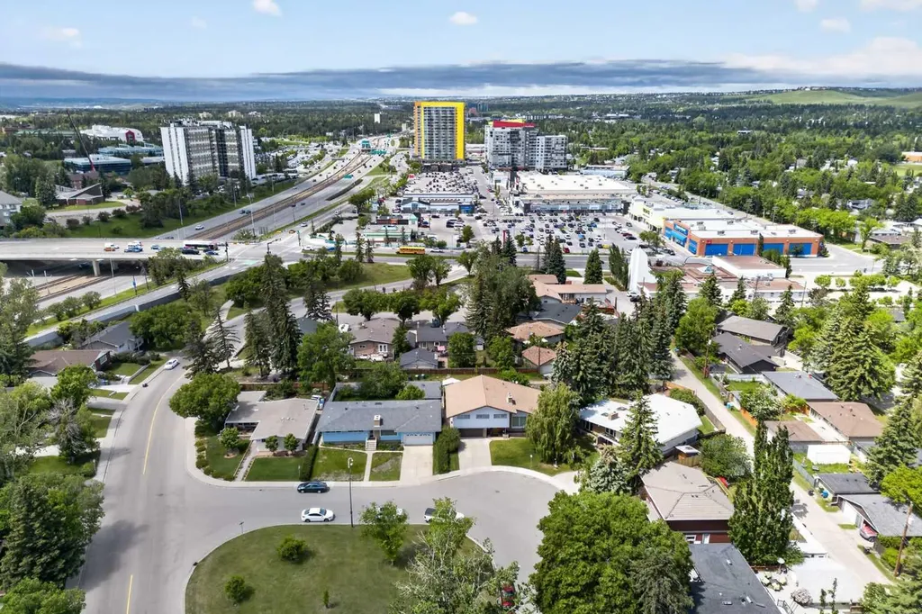 3340 Morley Crescent NW Calgary AB T2M 4K9