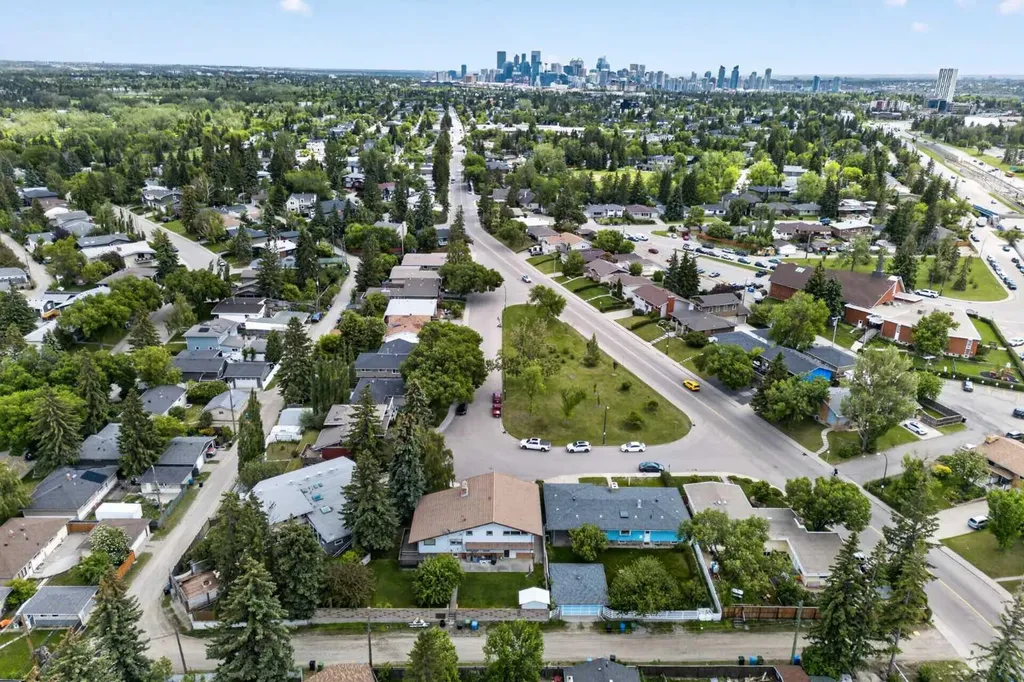 3340 Morley Crescent NW Calgary AB T2M 4K9