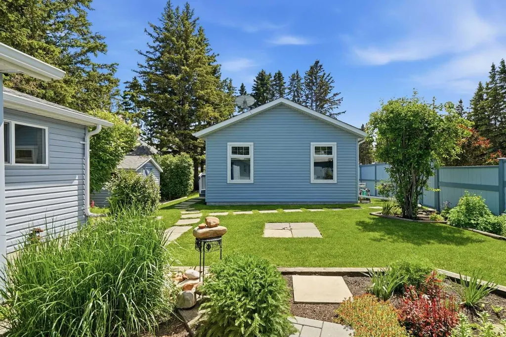226 Edgar Avenue NW Diamond Valley AB T0L0H0