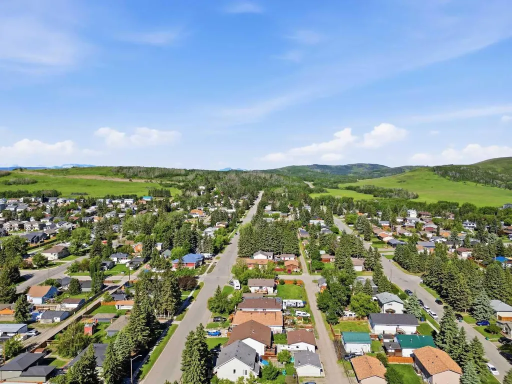 226 Edgar Avenue NW Diamond Valley AB T0L0H0
