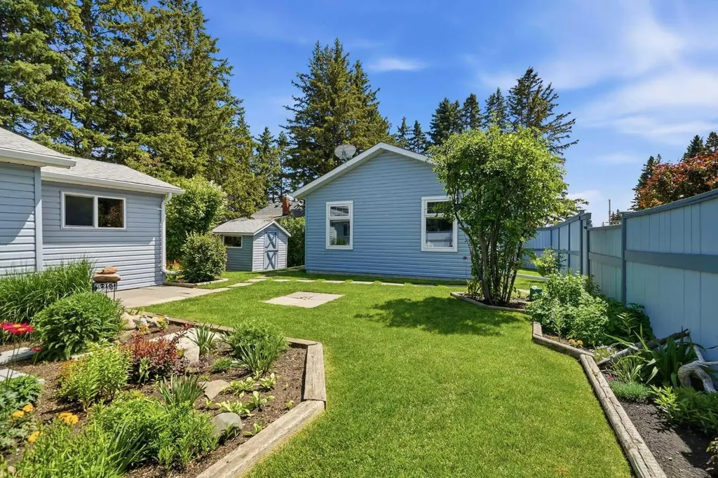 226 Edgar Avenue NW Diamond Valley AB T0L0H0