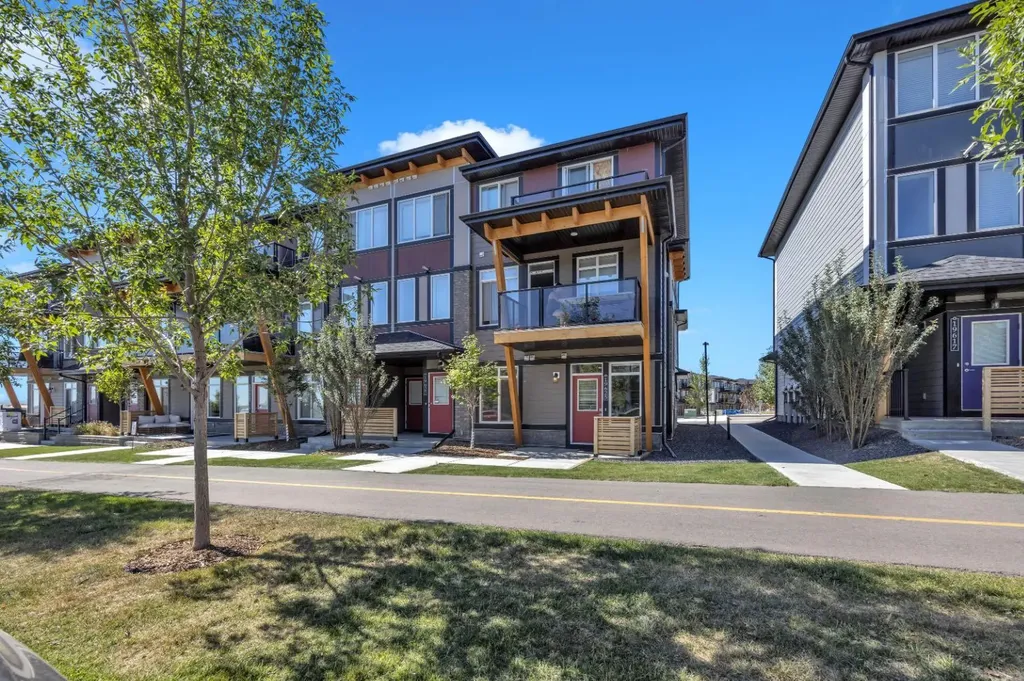 19625 45 Street SE Calgary AB T3M 3A7
