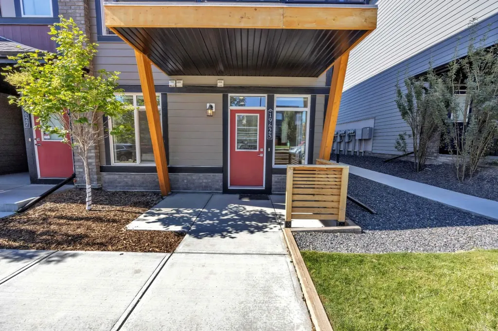19625 45 Street SE Calgary AB T3M 3A7