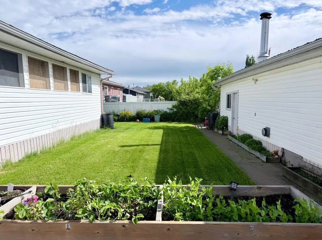4713 43 Street Mayerthorpe AB T0E 1N0
