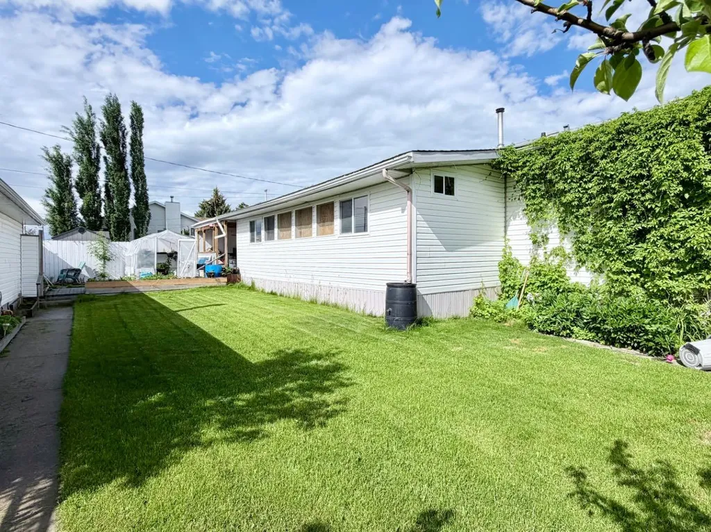 4713 43 Street Mayerthorpe AB T0E 1N0