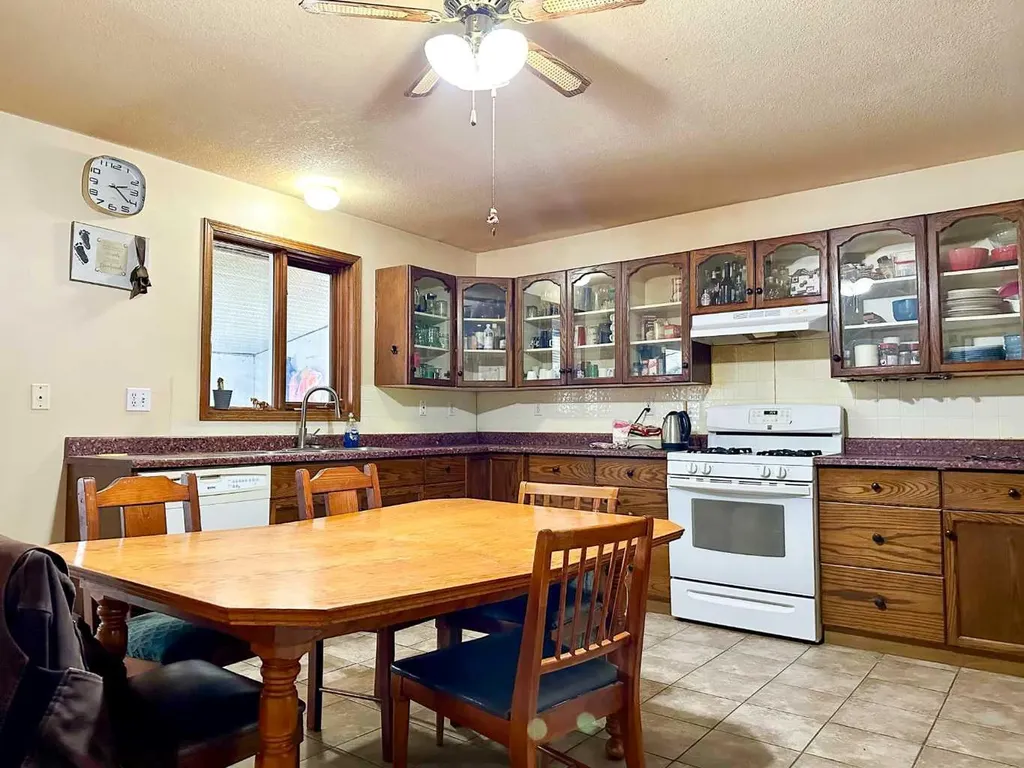 4713 43 Street Mayerthorpe AB T0E 1N0