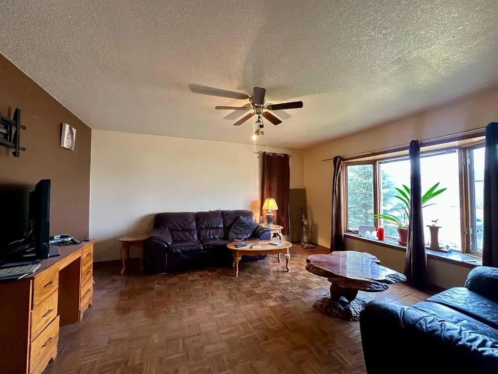 4713 43 Street Mayerthorpe AB T0E 1N0